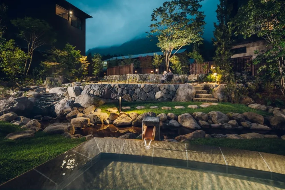 KAI Okuhida outdoor onsen with snow walls and natural surroundings